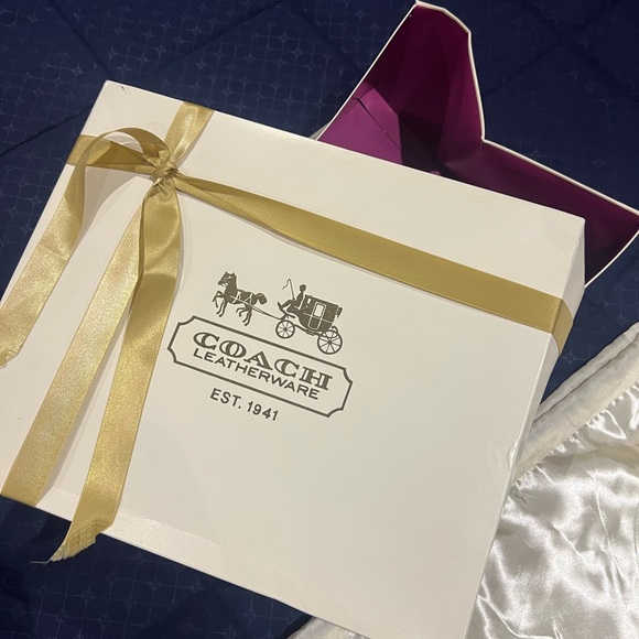 COACH Handbag 100% Authentic - Picture 13 of 13